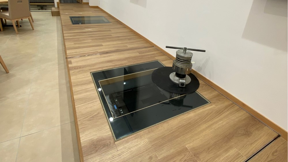 揺れやすい鉄骨造のロングスパン床を再現