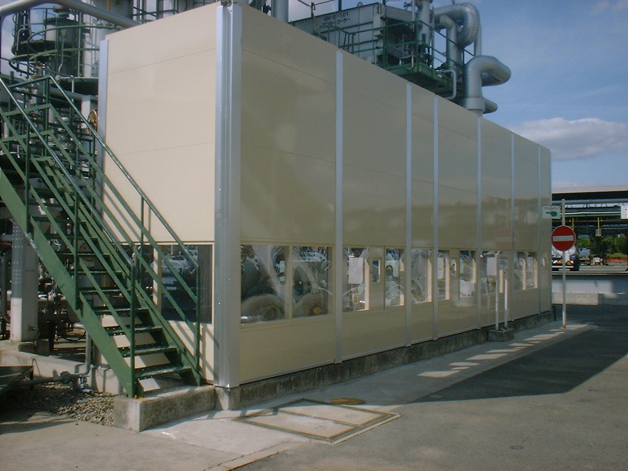 防音壁（工場などの騒音対策）